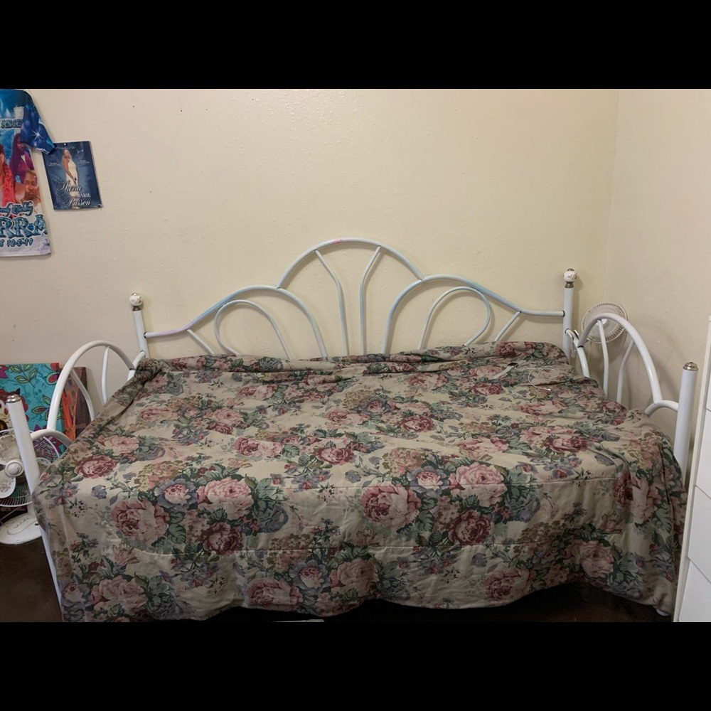 Twin size day bed & white dresser.